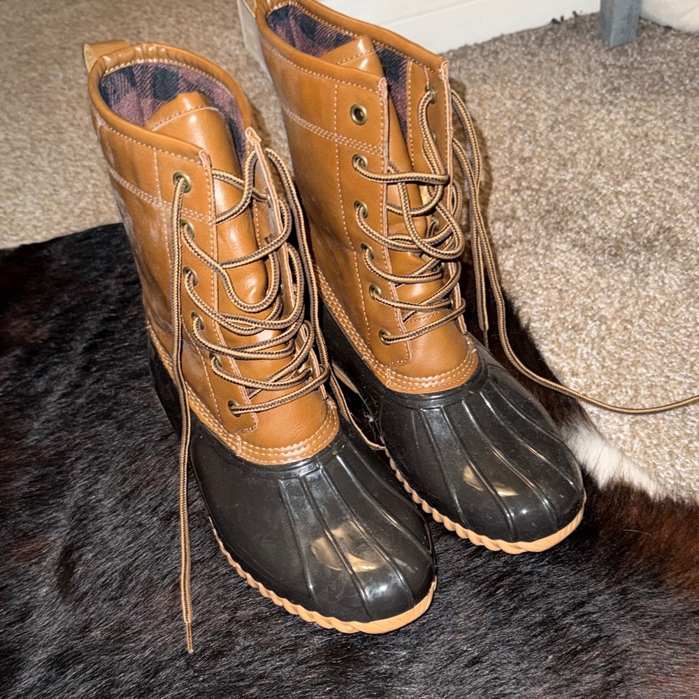 Sporto Women's Tan and Black Winter Boots